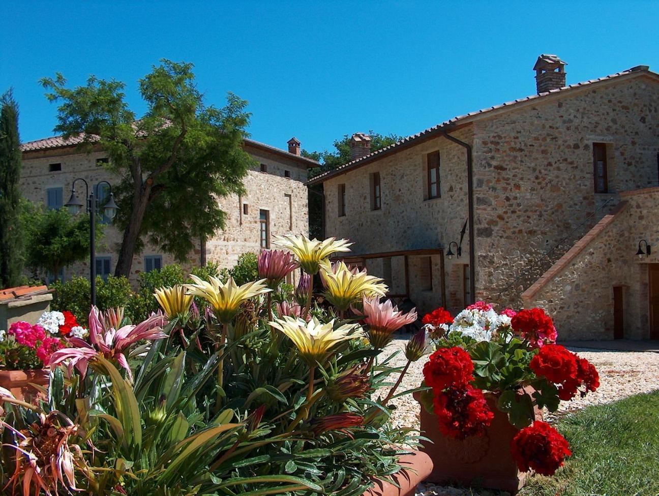Pensjonat Borgo Il Villino Casole dʼElsa Zewnętrze zdjęcie